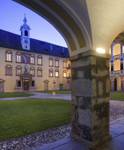 hofburg-abend-innenhof-c-hofburg-brixen